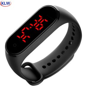 Bracelets de bracelets 2020 Nouveau design KLW V8 Smart Watch Temperature Mesury Bracelet with Time Affichage IP68 IPAPHER