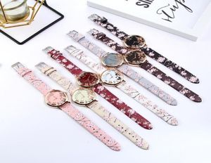 Montre-bracelets 1 PCS Femmes Quartz Watch Floral Cadral With Imprimer PU Leather STRAP M86942918301