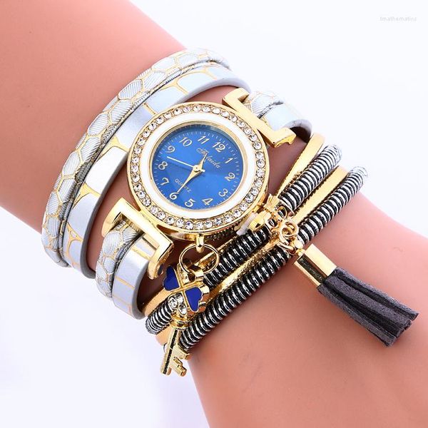 Relojes de pulsera 100 unids / lote 918066 Correa larga Wrap Around Lady Watch Borla Colgante Color Dial Cuero para mujeres Reloj de pulsera al por mayor