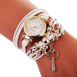 Montres-bracelets 100pcs / lot mode élégance clé pendentif envelopper autour de la montre en cuir quartz poignet décontracté pour les femmes en gros horloge