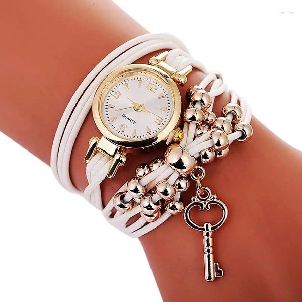 Relojes de pulsera 100 unids / lote Moda Elegancia Clave Colgante Wrap Around Reloj de cuero Cuarzo Casual Muñeca para mujeres Reloj al por mayor