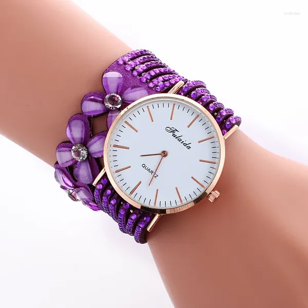 Montres-bracelets 100pcs / lot quatre fleurs pleine cristal montre en cuir enveloppe quartz autour de l'élégance en gros boîtier en or heure