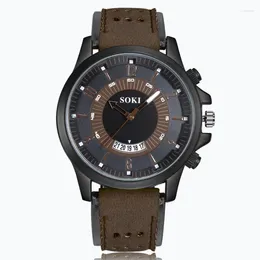 Relojes de pulsera 100 unids / lote SOKI Sports Men's Cuarzo Cinturón de moda Reloj militar Calendario de estudiante Reloj de pulsera Punto de fábrica al por mayor