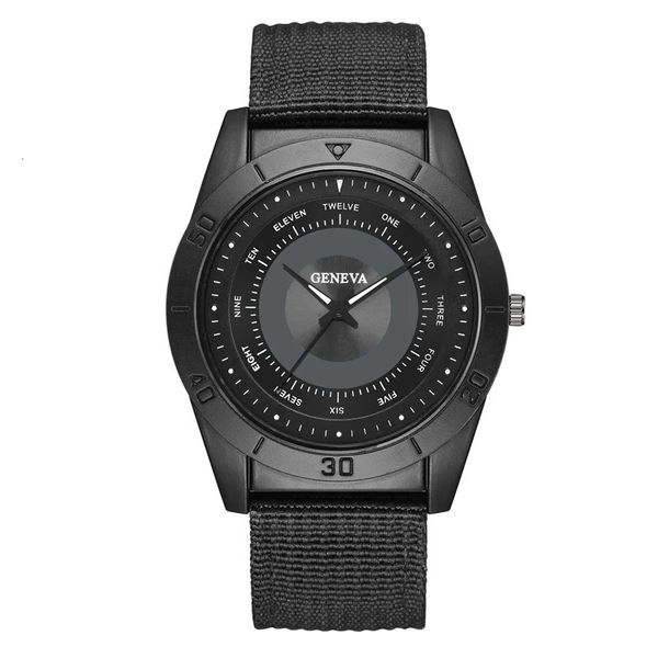 Relojes de pulsera 100pcsLot Geneva Reloj para hombre Moda Hombre Lona negra Banda de nylon Reloj de pulsera Fábrica al por mayor 231115