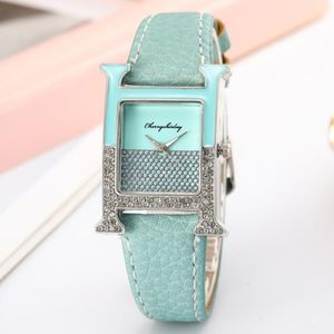 Muñecos de pulsera 2021 Mujeres Reloj Square Letter H Diseño Hadies Cuero Cuarzo Luxurious Silver Drinestone Femenino Relojes casuales 243W