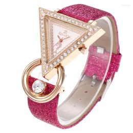Montres-bracelets 2022 Femme Montre-Bracelet Femmes Bracelet Montres Bling Diamant Triangle Cadran Quartz Prix Hect22