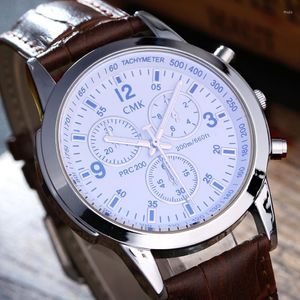 Polshorloges 2022 Hoogwaardige merk Heren kijken Casual Fashion Men's lederen band Quartz Watch Buiten Sports Blue 3 Color 2918