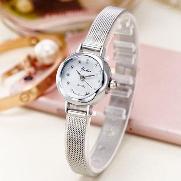 Montres-bracelets 2022 Produit Version coréenne Petit cadran de montre Femme Bracelet en maille fine Bracelet Mode Dames