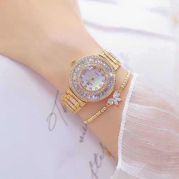 Relojes de pulsera 2022 para mujer, reloj pequeño con bonita carcasa de perla C, relojes dorados de lujo para mujer, malla de acero a la moda, diamantes de imitación, estilo dulce de cuarzo