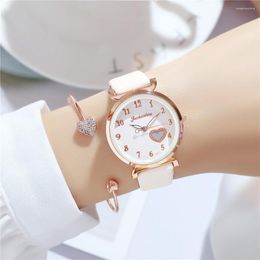 Montres-bracelets 2023 Mode Simple Ceinture Dames Montre À La Mode Romantique Amour Motif Quartz Fine