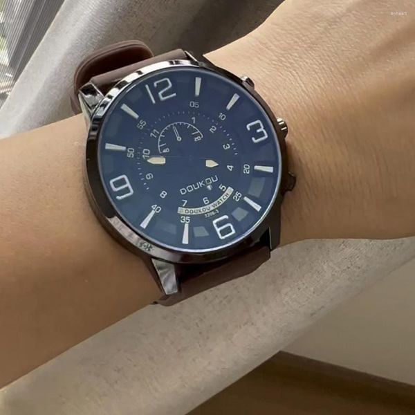 Montres-bracelets 2023 Grande ceinture de lumière bleue Montre Casual Unisexe Hommes et femmes Couple Cadeau Quartz