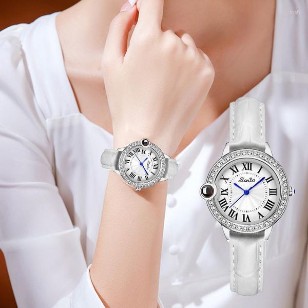 Montres-bracelets 2023 De Luxe Femmes Montre Top Marque De Mode Étanche Élégant Blanc Bracelet En Cuir Diamant Dames Montres À Quartz Montre Femme