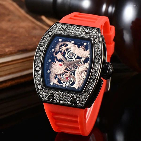 Relojes de pulsera 2023 Multifunción Automático de 3 pines Reloj de lujo superior para hombres Luminoso Dragón Tigre Patrón de diamante