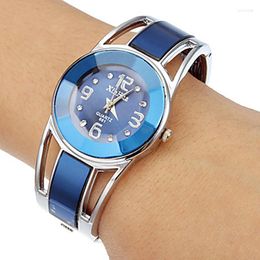 Mujos de pulsera 2023 Venta de pulsera Xinhua Reloj Women Skin Increed Dial Quartz Ladies Watches para