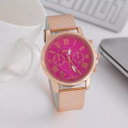 Montres-bracelets 2023 montres pour femmes mode Silicone maille bracelet couleur unie personnalisé boîtier en métal rond dames Quartz