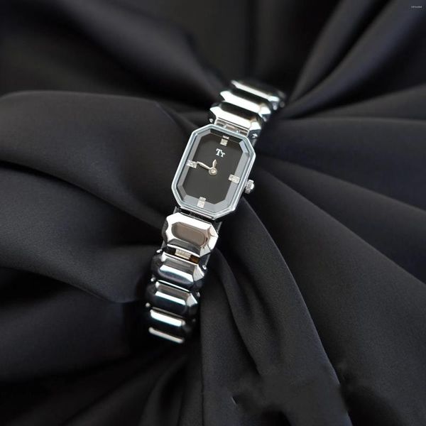Montre-bracelets 2024 Femmes en laiton antique regardent le bracelet de bracelet de la dame classique de luxe en or