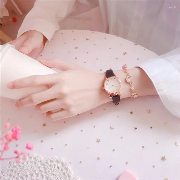 Montre-bracelets 2024 écoliers de mode Love Digital Dial Girls Set Watch Sobre en cuir Quartz Watches Kid Clock Children Bracelet