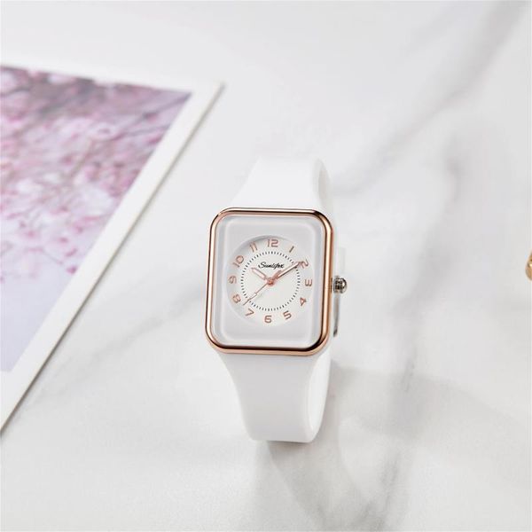 Relojes de pulsera 2024 Moda Simple Damas Reloj de silicona Luz Cuarzo Mujer Cuadrado Impermeable para