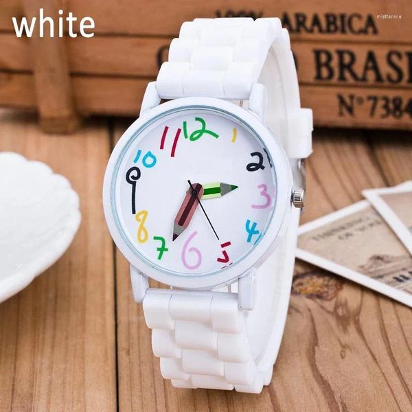 Montre-bracelets 2024 Ladies regarde les femmes Fashion Casual Big Numéro White Silicone Band Quartz Drop