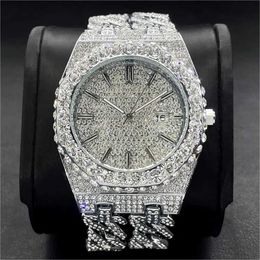 Montre-bracelettes 2024 Men de luxe Es Brand Hip Hop Iced Out Diamond Fashion Cuban Chain Quartz Clock Man Reloj DropShipping H240504