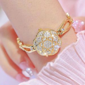 Relojes de pulsera 2024 Retro Flip Flower Watch para mujeres Conjunto de diamantes de lujo Plata Cuarzo Reloj impermeable Esposa Caja de regalo FA1810