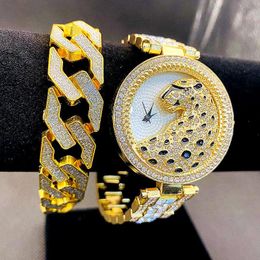 Montre-bracelet 2pcs glaçons sur montre pour femmes bling cz bracelet léopard poignet de luxe montres de diamant de bijoux