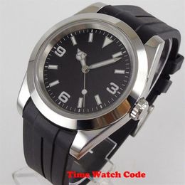 Armbanduhren 40mm Automatik Herrenuhr NH35 Uhrwerk Poliertes Gehäuse Kautschukband Schwarzes Zifferblatt Armbanduhr Leuchtzeiger Marks223m