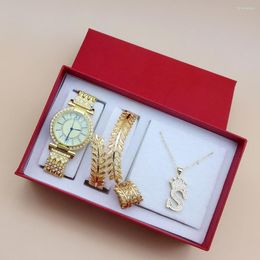 Relojes de pulsera 4 piezas Reloj de moda para mujer Conjunto de joyas Mujeres Diamante Cuarzo Brazaletes chapados en oro Exquisita hoja Brazalete Pulsera Anillo con caja