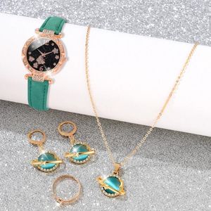 Montre-bracelets 5pcs / set Femmes Watch Luxury Water Diamond Quartz Wristwatch Retro Star Simulated Jewelry Set Gift for Mom