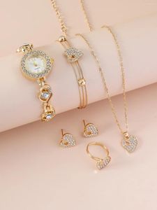 Montre-bracelets un ensemble de femmes en diamant et de bijoux de la mode classique avec une montre en diamant et des bijoux