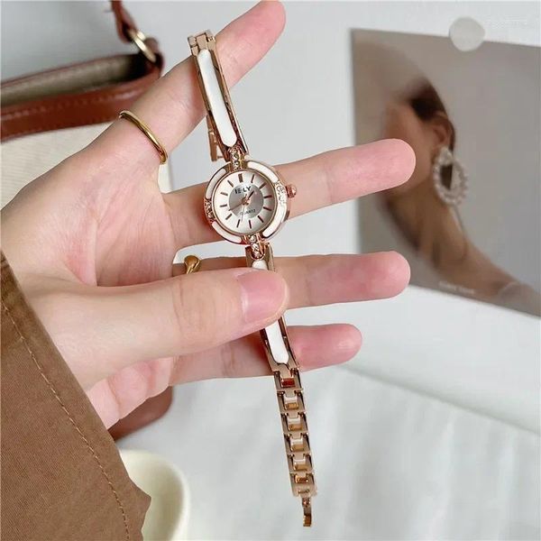 Relojes de pulsera Marca Exquisito Reloj de pulsera Reloj de mujer Moda simple Banda delgada Reloj de regalo de aleación de cuarzo Gota