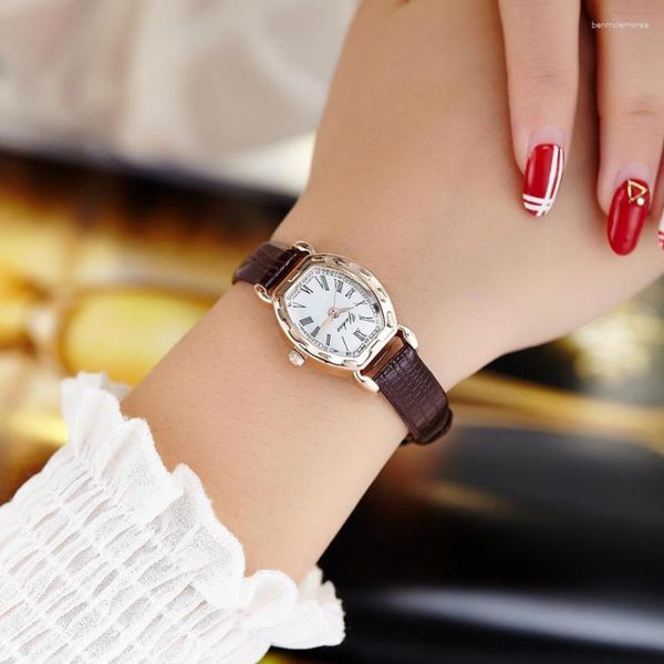 Montres-bracelets marque est petite montres de mode femmes étudiants coréens rétro vie ceinture étanche électronique Shi Ying montre pour femmes