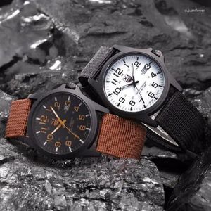 Montre-bruns Brown Men Nylon Strap Quartz Watch Fashion Fashion Simple Round Round Male avec des mains lumineuses Habiller Relogio Masculino