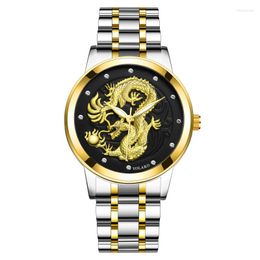 Relojes de pulsera Reloj de negocios Dragón dorado en relieve Explosión para hombres Impermeable Luminoso Banda de diamantes Cuarzo Montre Homme