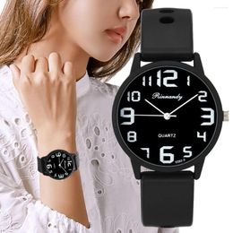 Montre-bracelets à pointeur rond décontracté quartz montre une montre-bracelet en silicone analogique pour les femmes étudiantes