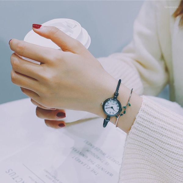 Relojes de pulsera Chic Colegiala Versión coreana Retro Pulsera pequeña Esfera de cuarzo Con reloj de moda Regalo de boca