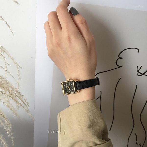 Relojes de pulsera Temperamento elegante Versátil Cuadrado Moda Mujer Reloj de cuarzo Cinturón de cuero fino Mujer