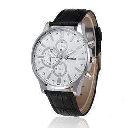 Montres-bracelets Classique Mode Hommes Montre Rétro Design Bande En Cuir Analogique Alliage Quartz Mâle Poignet Relogio Masculino Heren Horloge d304u