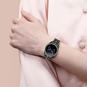 Relojes de pulsera Reloj con esfera de lectura clara Exquisito Reloj digital LED para mujer Correa de muñeca ajustable con incrustaciones de diamantes de imitación Pantalla grande