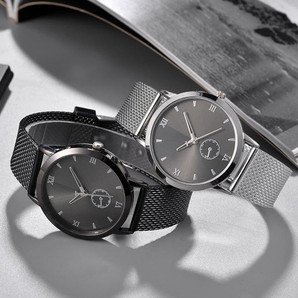 Montres-bracelets Couple Montres Pour Femmes Hommes Analogique Quartz Montre-Bracelet Rond Sous Cadran Maille Bande Chiffres Romains Unisexe Montres-Bracelets