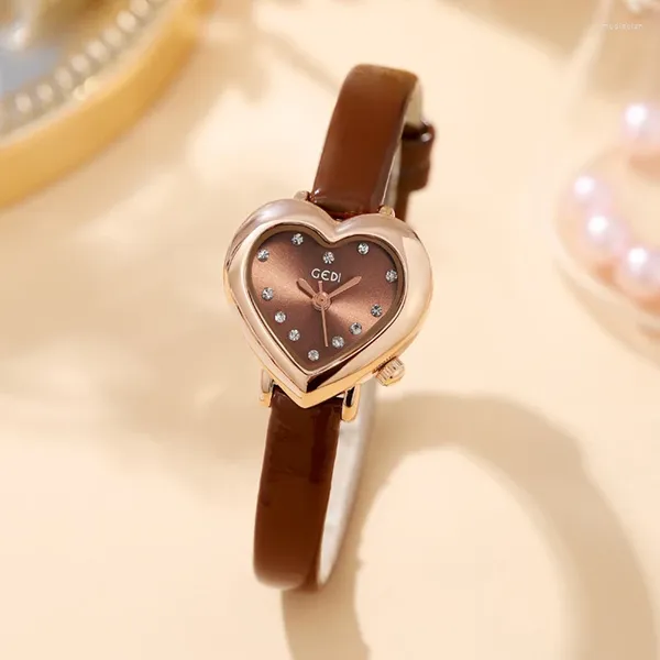 Mujeres de pulsera Fashion Fashion Fashion Fashion Student Student Minority Heart Belt Quartz Waterproof Watch