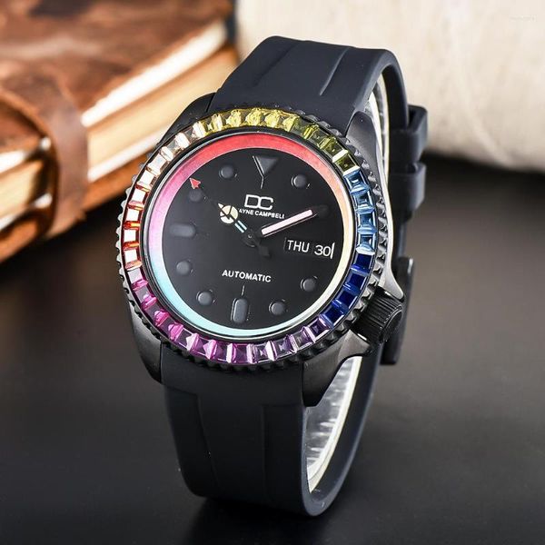 Relojes de pulsera Moda personalizada Japón NH36 40,5 mm Negro / Colorido Relojes de pulsera para hombres Caja de zafiro Reloj automático Banda de goma