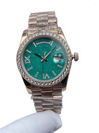 Montre-bracelets Watch Donny pour les femmes avec un cadran vert et une fenêtre de calendrier - 36 mm Élégance intemporelle