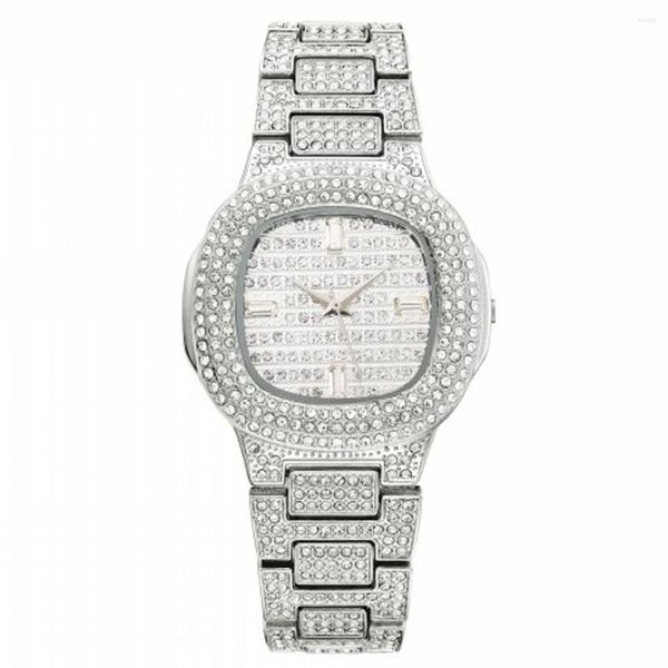 Relojes de pulsera Reloj de diamantes para mujeres Damas Oro Minimalista Analógico Cuarzo Movt Único Femenino Iced Out 2023