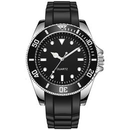 Montres-bracelets Diver Inspiré Lunette tournante 42mm Montre Homme Japon Mouvement Genève Bracelet en caoutchouc 221114297Z