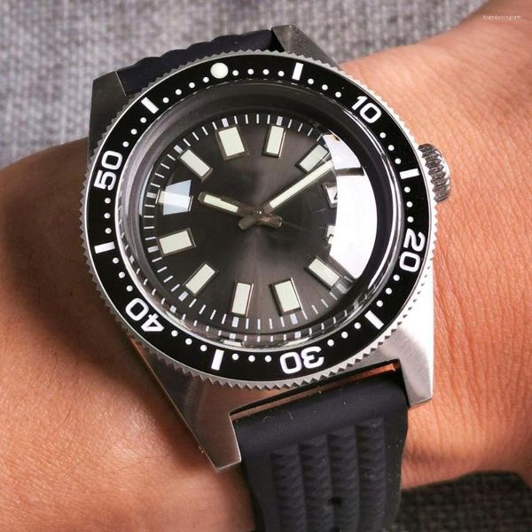 Relojes de pulsera Diver Swim 62MAS Reloj automático para hombres NH35A PT5000 Luminoso Sunburst Azul / Gris Dial Dome AR Cristal de zafiro 120 clics Bisel