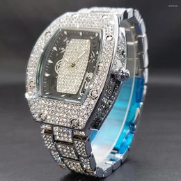 Montre-bracelets Drop Tonneau Men's Quartz Watch Full Iced Diamond Fashion Hip Hop Big Watches For Male Luminal imperméable Reloj Hombre