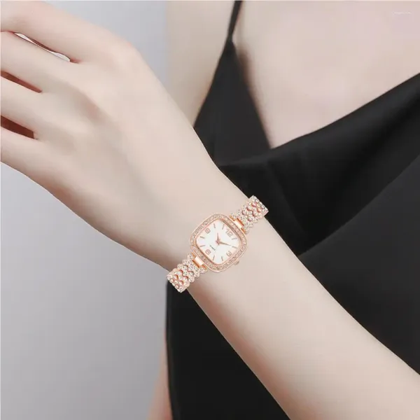 Montres-bracelets durables de luxe femmes strass bracelet montre boîtier en alliage dames mode vintage utilisation commerciale