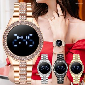 Horloges Elegante Mode Vrouw Led Touch Horloge Persoonlijkheid Set Met Diamant Legering Riem Vrije Tijd Trend Dames Quartz Stock Sale