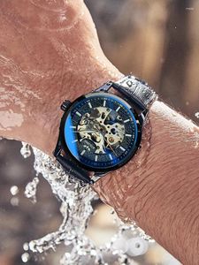 Les montres-bracelets adoptent une élégance intemporelle avec notre luxueuse montre mécanique automatique haut de gamme pour les hommes exigeants